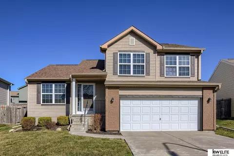 9130 Weber St, Omaha, NE 68122
