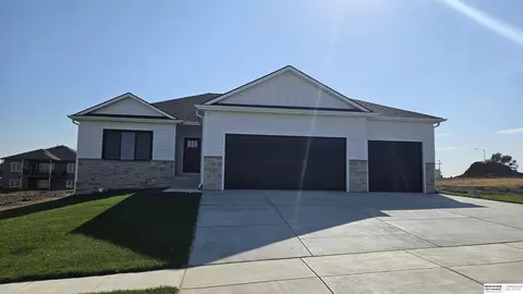 749 W 25th St, Wahoo, NE 68066