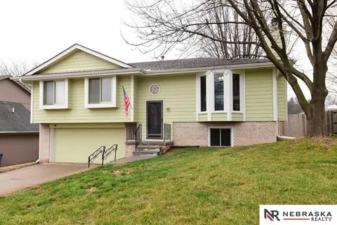 142 Woodbury Cir, Council Bluffs, IA 51503