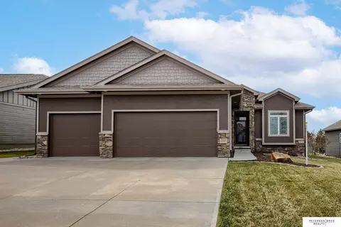20513 Taylor St, Elkhorn, NE 68022