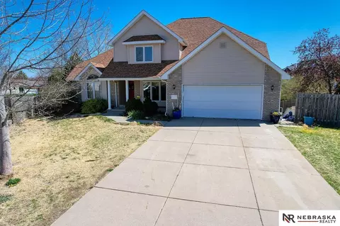 2800 Crown Pointe Cir, Lincoln, NE 68506