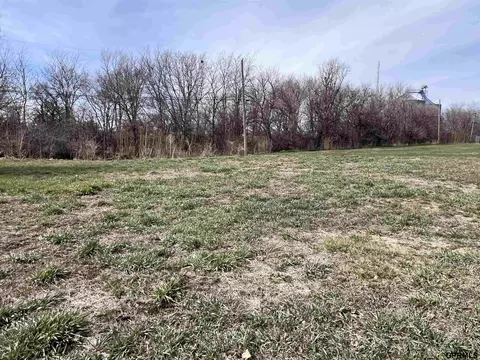 614 SW 8th St, Geneva, NE 68361
