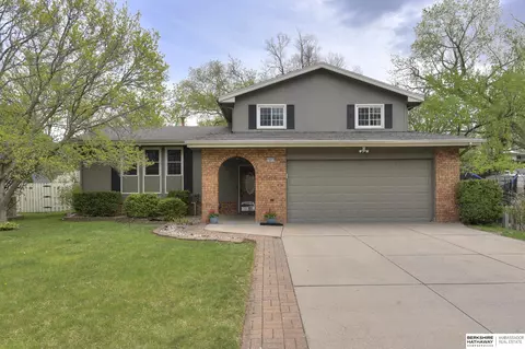 2905 Daniell Cir, Bellevue, NE 68123