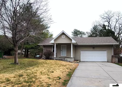 3714 Loveland Dr, Lincoln, NE 68506