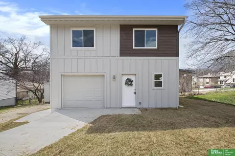 1718 N 56th St, Omaha, NE 68104