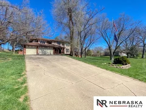 22006 Silverado Dr, Omaha, NE 68022