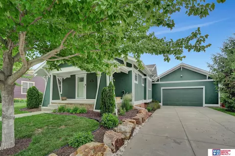 6820 NW 2nd St, Lincoln, NE 68521