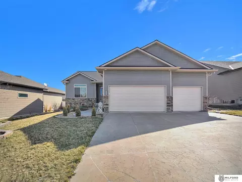 9542 S 71 St, Lincoln, NE 68516