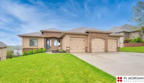 3904 N 194th St, Omaha, NE 68022