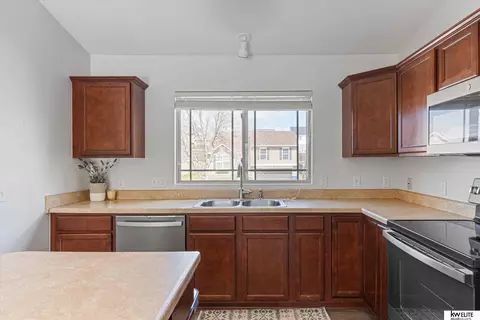 Kitchen - 14541 Grebe St, Bennington, NE 68007 photo 2 of 3