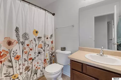 Bath - 14541 Grebe St, Bennington, NE 68007 photo 2 of 2