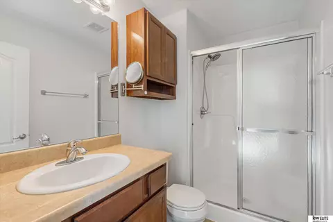 Bath - 14541 Grebe St, Bennington, NE 68007 photo 1 of 2