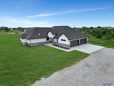 15751 Fox Run Rd, Bennet, NE 68317