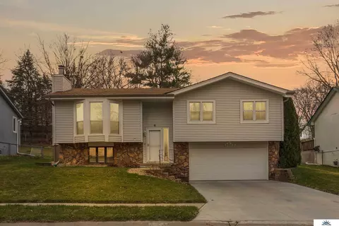 11033 Crown Point Ave, Omaha, NE 68164