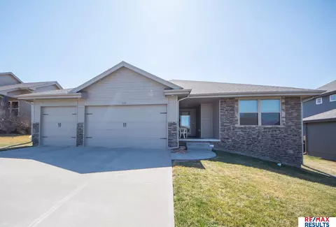 121 Broken Arrow Cir, Yutan, NE 68073