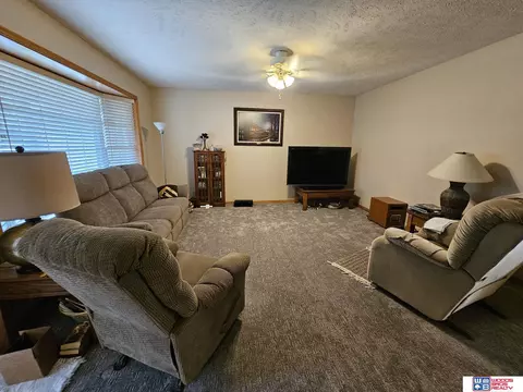 609 N 25th St, Beatrice, NE 68310 photo 3
