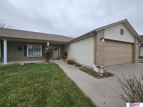 609 N 25th St, Beatrice, NE 68310 photo 2
