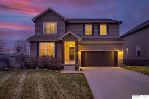 8705 S 167th St, Omaha, NE 68136
