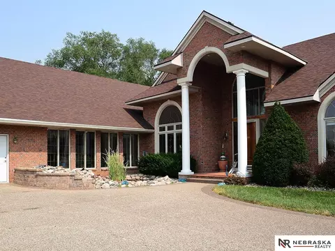 18375 Military Rd, Bennington, NE 68007