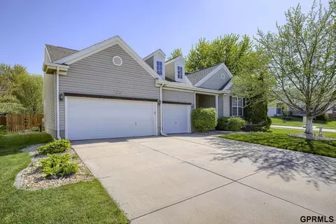 16152 T Cir, Omaha, NE 68135