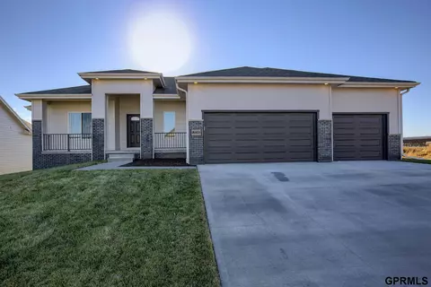 18056 Redwood St, Omaha, NE 68136