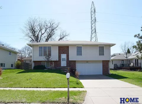 3010 Fox Hollow Rd, Lincoln, NE 68506