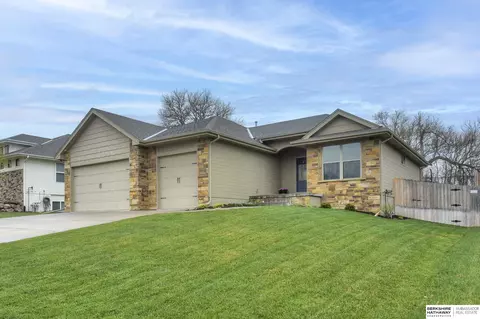 19012 Corby St, Elkhorn, NE 68022