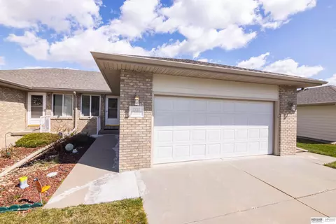 2151 Kingswood Cir, Lincoln, NE 68521
