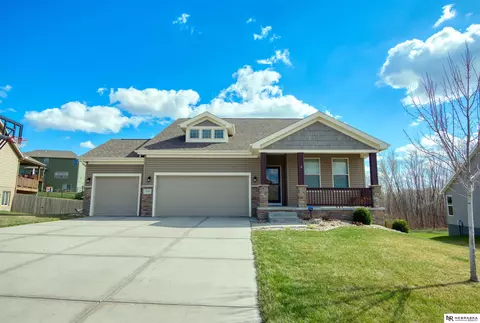 15209 Elmwood Dr, Bennington, NE 68007