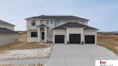 16105 Abigail St, Bennington, NE 68007