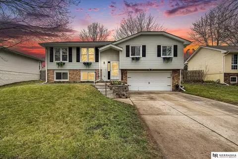 1304 Cedarwoods Dr, Papillion, NE 68046
