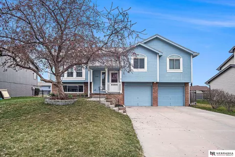 706 Tupelo Ln, Papillion, NE 68133