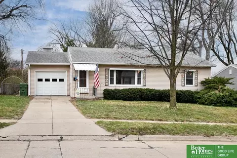 1112 Offutt Blvd, Bellevue, NE 68005