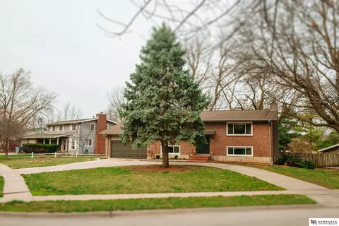 901 Sycamore Dr, Lincoln, NE 68510