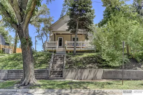 1023 S 41st St, Omaha, NE 68105