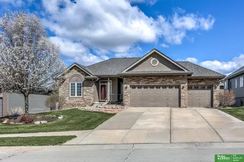 19360 G St, Omaha, NE 68135