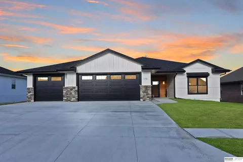 110 Firethorn Dr, Treynor, IA 51575