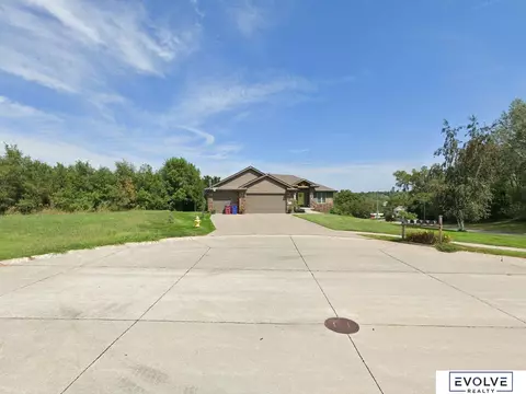 8807 S 15th Cir, Bellevue, NE 68147
