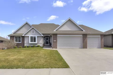 1607 N 196th St, Omaha, NE 68022