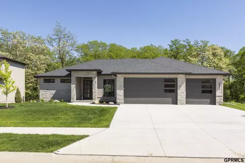 4533 S 202 St, Omaha, NE 68135