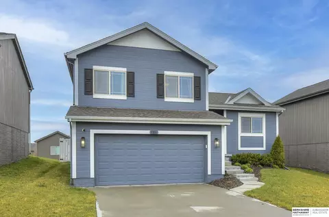 9106 Black St, Omaha, NE 68122