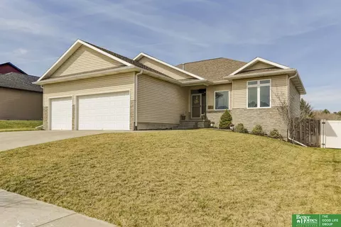 9608 White Pine Rd, Lincoln, NE 68505