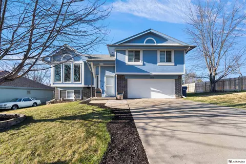 13202 Lillian St, Omaha, NE 68138