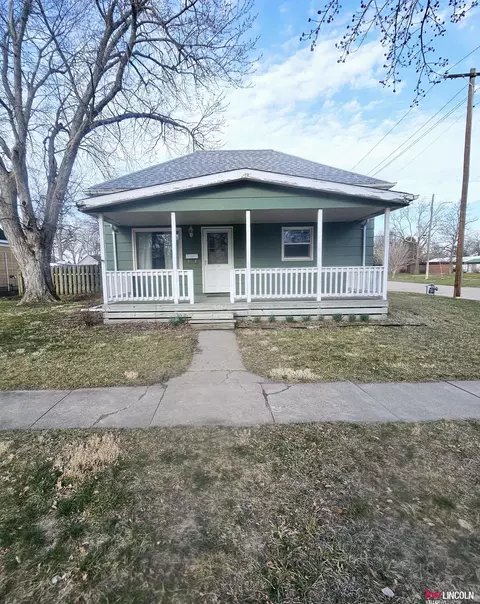 221 N Alexander Ave, Clay Center, NE 68933