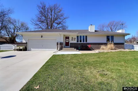 2833 Hogan Cv, Fremont, NE 68025