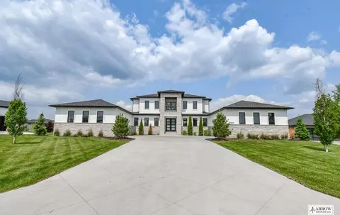 3821 Connemara Cir, Lincoln, NE 68520