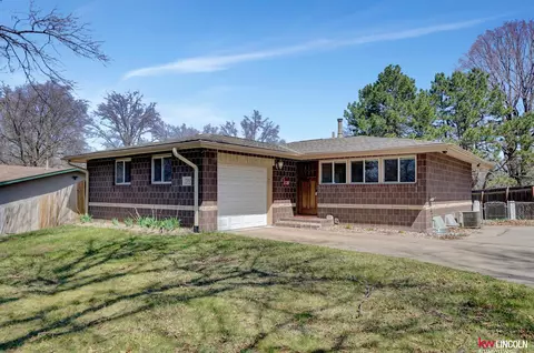 7310 York Ln, Lincoln, NE 68505