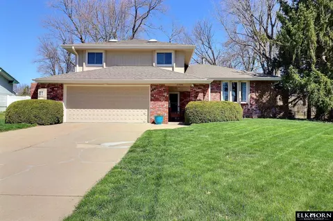 21420 S Shamrock Cir, Elkhorn, NE 68022