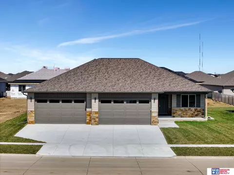 7410 Augustine Ave, Lincoln, NE 68516