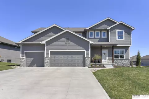 11733 S 110th St, Papillion, NE 68046
